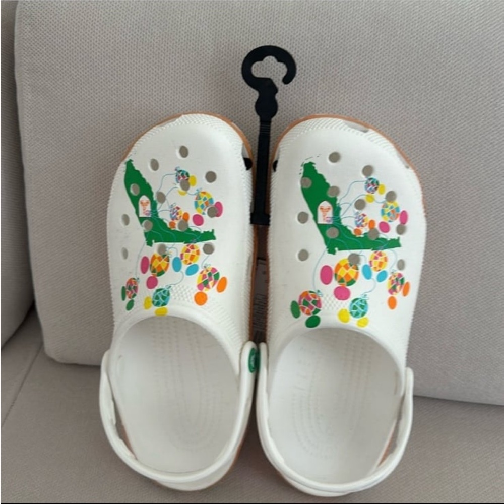 DISNEY X CROCS VAULT COLLECTION DISNEYWORLD FLORIDA WHITE NWT SIZE M7 W9 - Picture 3 of 12